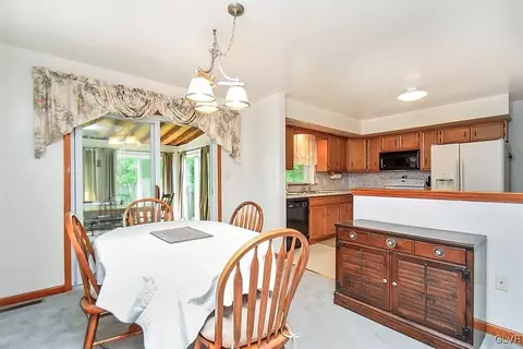 2305 E Scenic Dr, Bath, PA 18014 photo 8