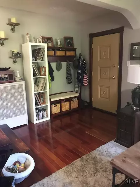 522 Maple St, Bethlehem, PA 18018 photo 2