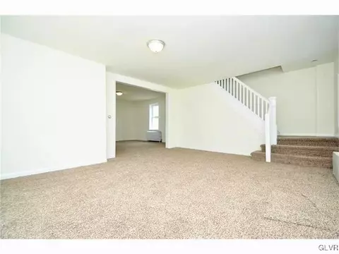 418 Maple St, Roseto, PA 18013 photo 4