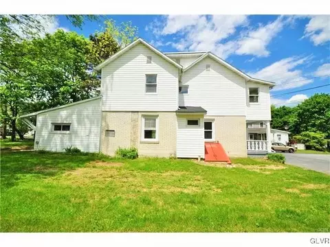 418 Maple St, Roseto, PA 18013 photo 3