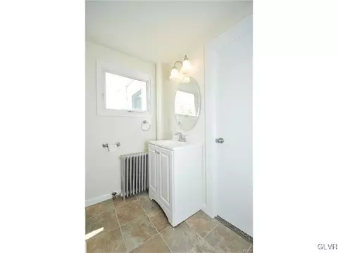 418 Maple St, Roseto, PA 18013 photo 12