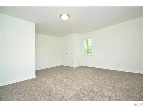 418 Maple St, Roseto, PA 18013 photo 9