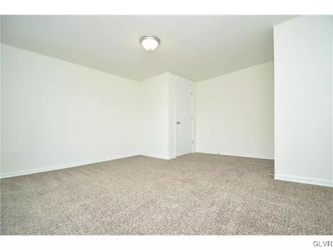 418 Maple St, Roseto, PA 18013 photo 10