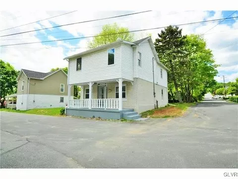 418 Maple St, Roseto, PA 18013 photo 2