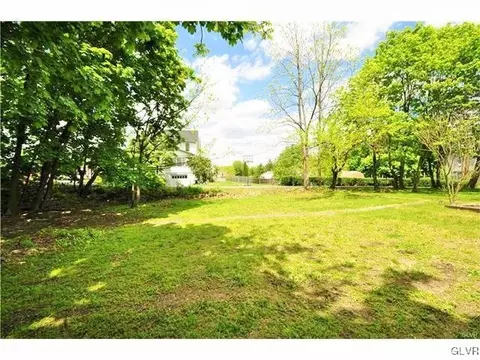 418 Maple St, Roseto, PA 18013 photo 17