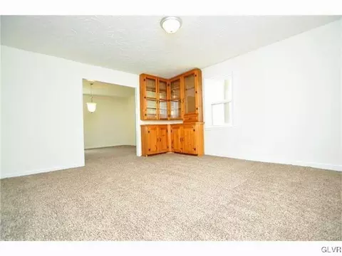 418 Maple St, Roseto, PA 18013 photo 6