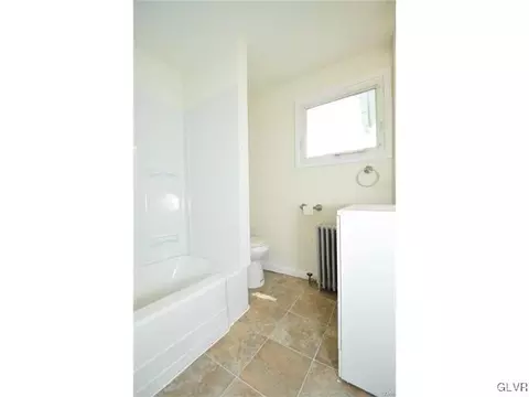 418 Maple St, Roseto, PA 18013 photo 11