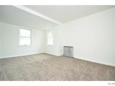 418 Maple St, Roseto, PA 18013 photo 14
