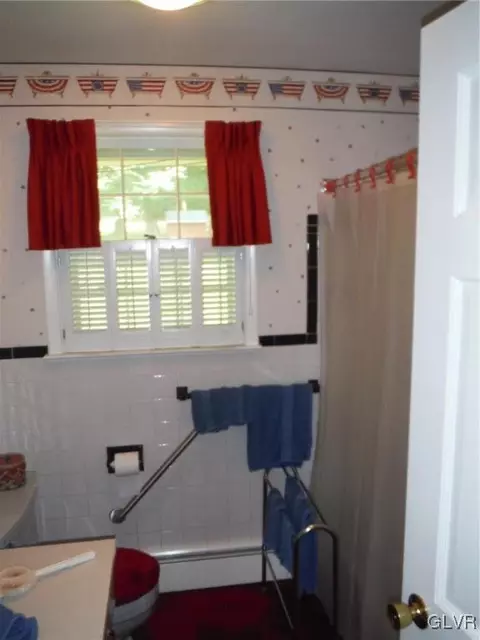 235 E Northampton St, Bath, PA 18014 photo 9