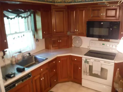 235 E Northampton St, Bath, PA 18014 photo 5