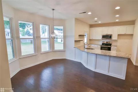 2811 Keystone St, Bethlehem, PA 18020 photo 6