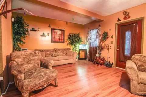 1227 E 4th St, Bethlehem, PA 18015 photo 2