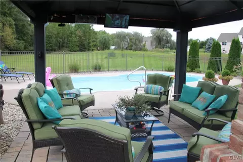 2772 Grapevine Ct, Bath, PA 18014 photo 7