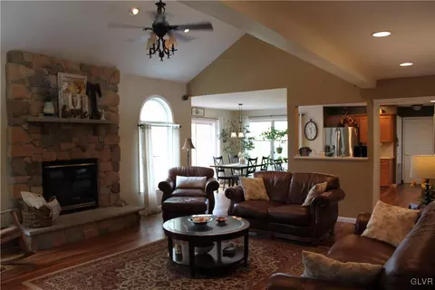 2772 Grapevine Ct, Bath, PA 18014 photo 27
