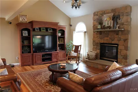 2772 Grapevine Ct, Bath, PA 18014 photo 30