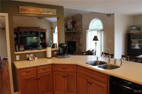 2772 Grapevine Ct, Bath, PA 18014 photo 36