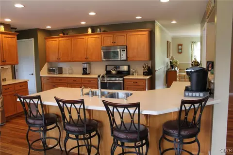 2772 Grapevine Ct, Bath, PA 18014 photo 32