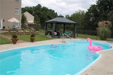 2772 Grapevine Ct, Bath, PA 18014 photo 5