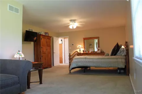 2772 Grapevine Ct, Bath, PA 18014 photo 10