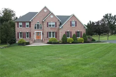 2772 Grapevine Ct, Bath, PA 18014 photo 1