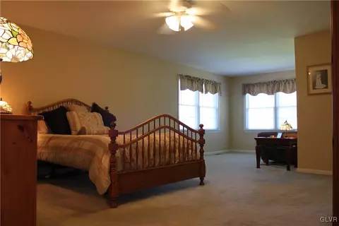 2772 Grapevine Ct, Bath, PA 18014 photo 9