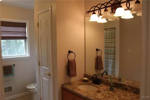 2772 Grapevine Ct, Bath, PA 18014 photo 17