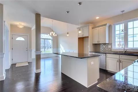 5301 Braddock Ct, Bethlehem, PA 18017 photo 5