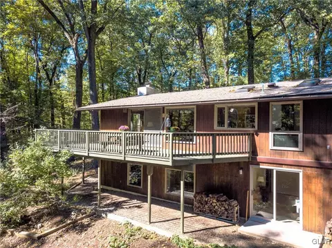 3379 Drifting Dr, Hellertown, PA 18055 photo 2