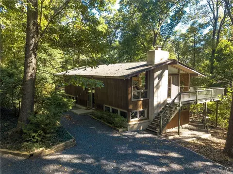3379 Drifting Dr, Hellertown, PA 18055 photo 1