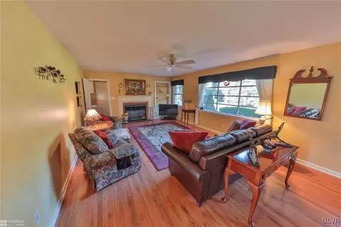 653 E Macada Rd, Bethlehem, PA 18017 photo 8