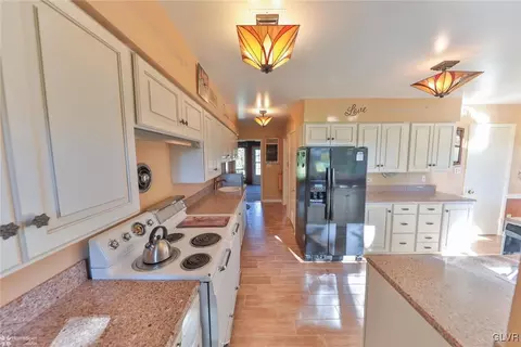 653 E Macada Rd, Bethlehem, PA 18017 photo 12