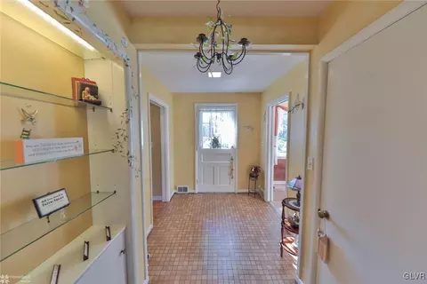 653 E Macada Rd, Bethlehem, PA 18017 photo 5