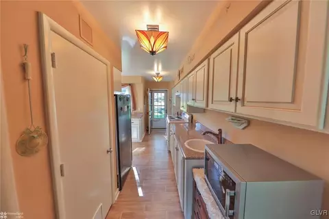 653 E Macada Rd, Bethlehem, PA 18017 photo 11