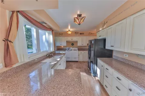 653 E Macada Rd, Bethlehem, PA 18017 photo 14