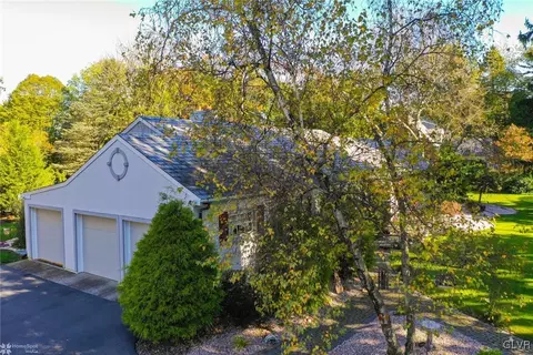 653 E Macada Rd, Bethlehem, PA 18017 photo 3