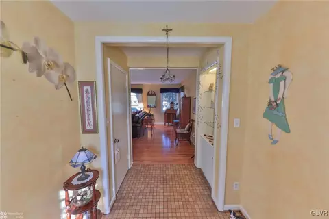653 E Macada Rd, Bethlehem, PA 18017 photo 7