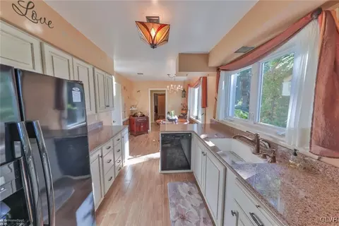 653 E Macada Rd, Bethlehem, PA 18017 photo 13