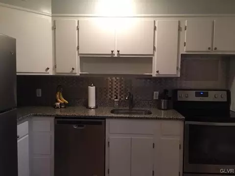 3033 Cornwall Rd, Bethlehem, PA 18017 photo 5
