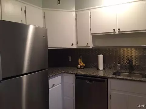 3033 Cornwall Rd, Bethlehem, PA 18017 photo 4
