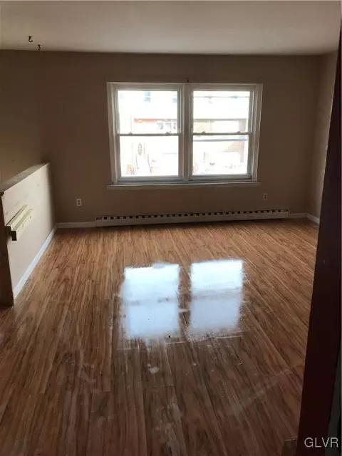 130 Old Frg, Bath, PA 18014 photo 2