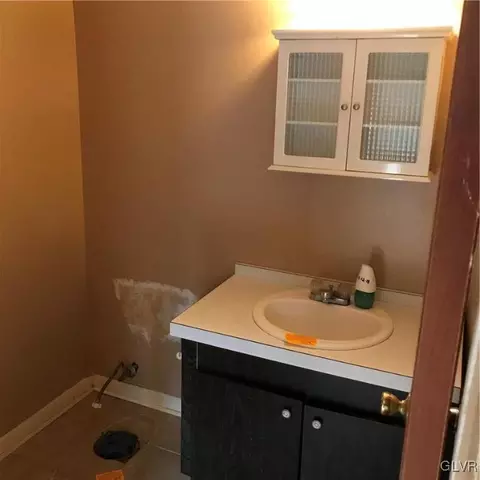 130 Old Frg, Bath, PA 18014 photo 5