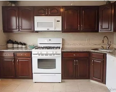 1874 Mansfield St, Hellertown, PA 18055 photo 8