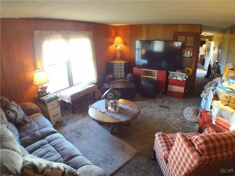 170 Moorestown Dr, Bath, PA 18014 photo 3