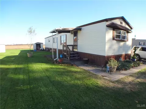 170 Moorestown Dr, Bath, PA 18014 photo 1