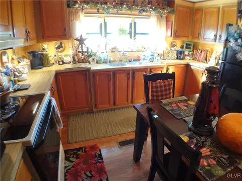 170 Moorestown Dr, Bath, PA 18014 photo 5