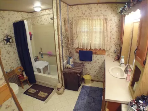 170 Moorestown Dr, Bath, PA 18014 photo 9