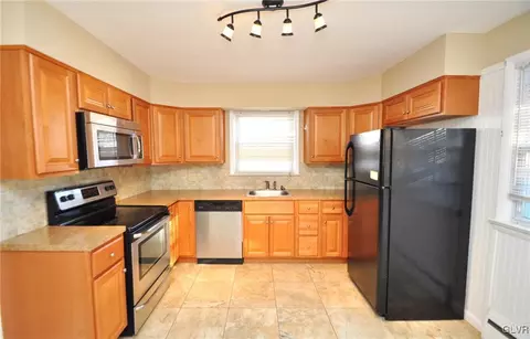 536 E Laurel St, Bethlehem, PA 18018 photo 2