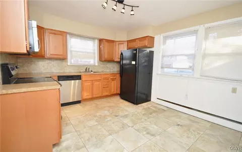 536 E Laurel St, Bethlehem, PA 18018 photo 3