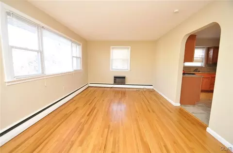 536 E Laurel St, Bethlehem, PA 18018 photo 4
