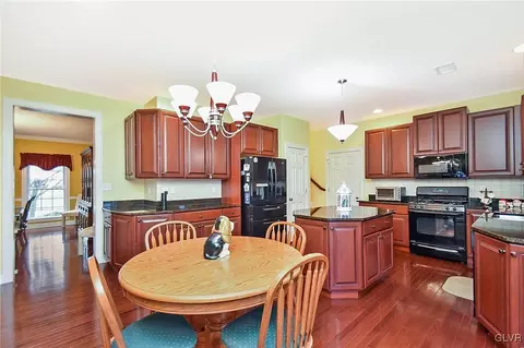 5325 Stenton Dr, Bethlehem, PA 18017 photo 10